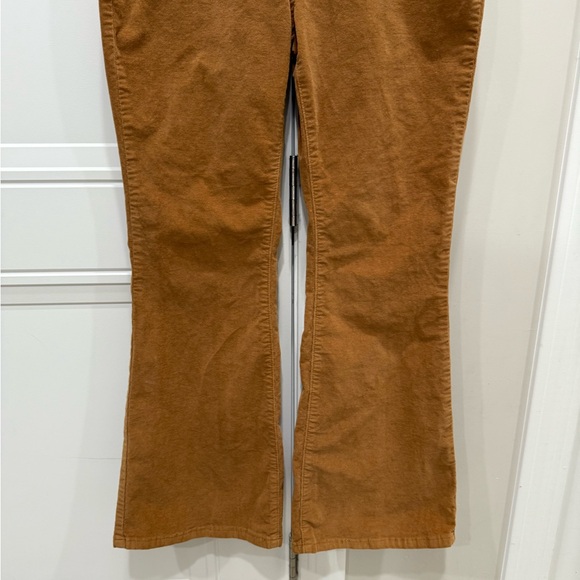 Women Stylish brown Corduroy Pants
Perfect for fall and winter - Picture 7 of 15